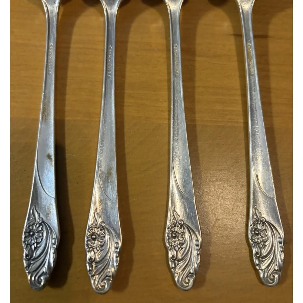 Lot 4 Oneida Community Evening Star Silver plate Dinner Forks 7 5/8
